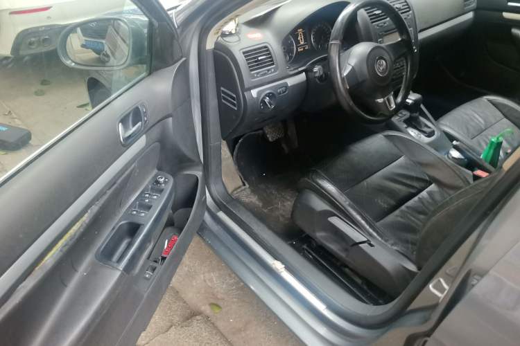 Used Volkswagen Sagitar 2011 1.4 TSI Automatic Luxury Edition
