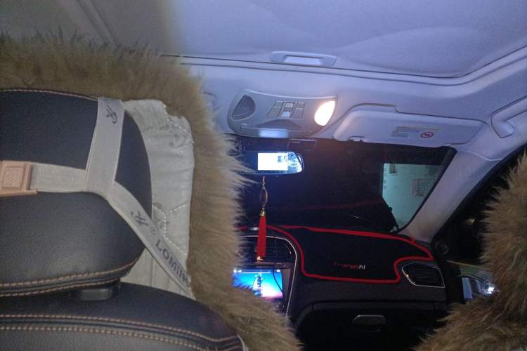 Used GAC Trumpchi GS5 Super 2016 2.0L Automatic Two-Wheel Drive Supreme Edition Headliner