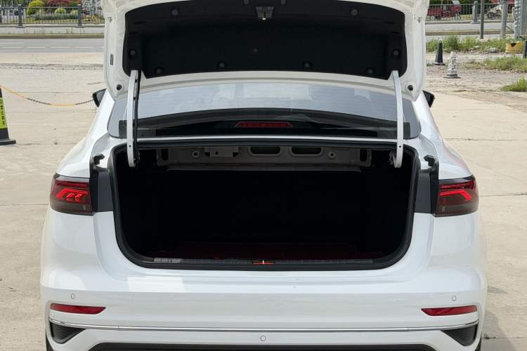 Used Geely Auto Emgrand 2023 4th Generation Champion Edition 1.5L CVT Luxury Model Trunk