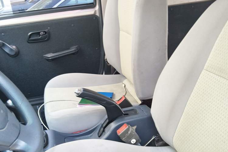 Used Jinbei Hiace X30 2023 1.5L Super-Comfortable Passenger Van 5/6/7-Seater Non-Air-Conditioned Version Model SWC15M Left Rear Seat