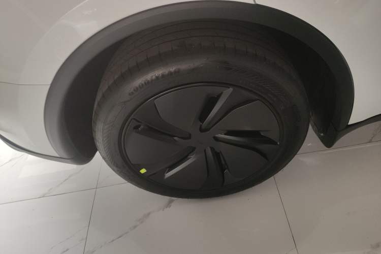 Used Tesla Model Y 2026 Rear-Drive Model Exterior 5