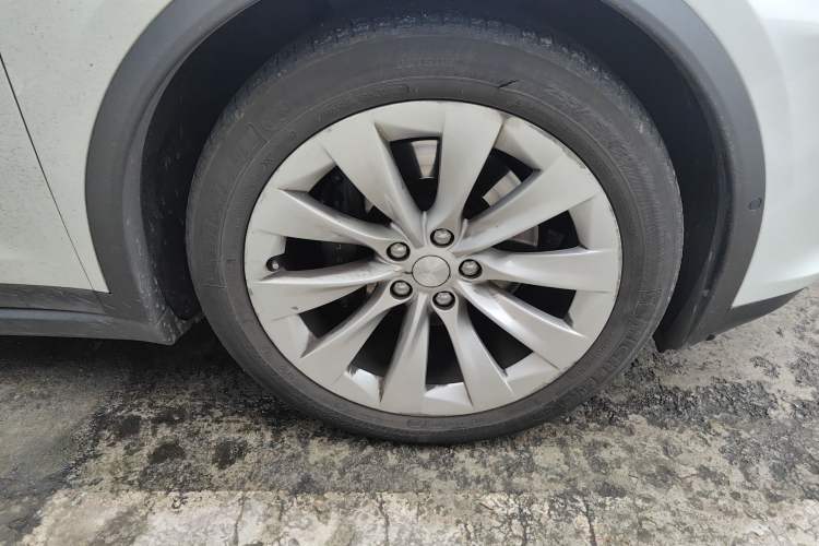 Used Tesla Model X 2017 X 100D Long Range Edition Right Front Wheel Hub