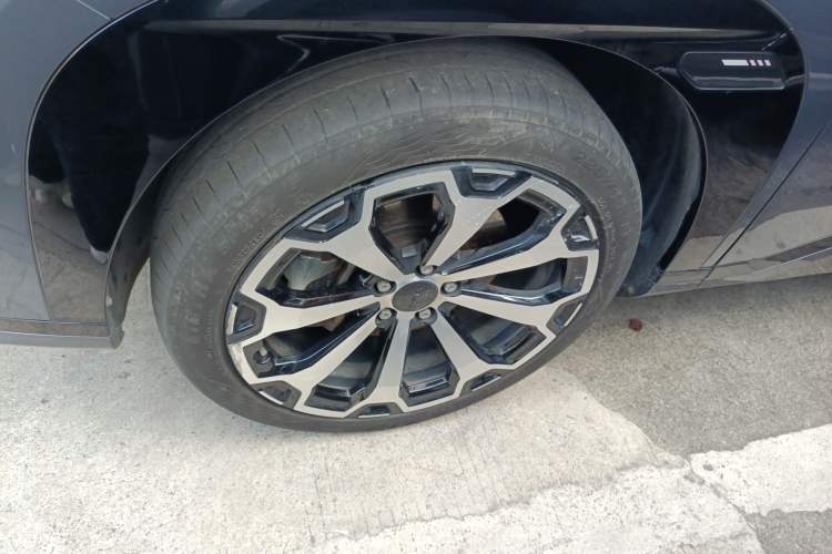 Used AION V 2024 Aion Tyrannosaurus 650 Smart Premium Edition
