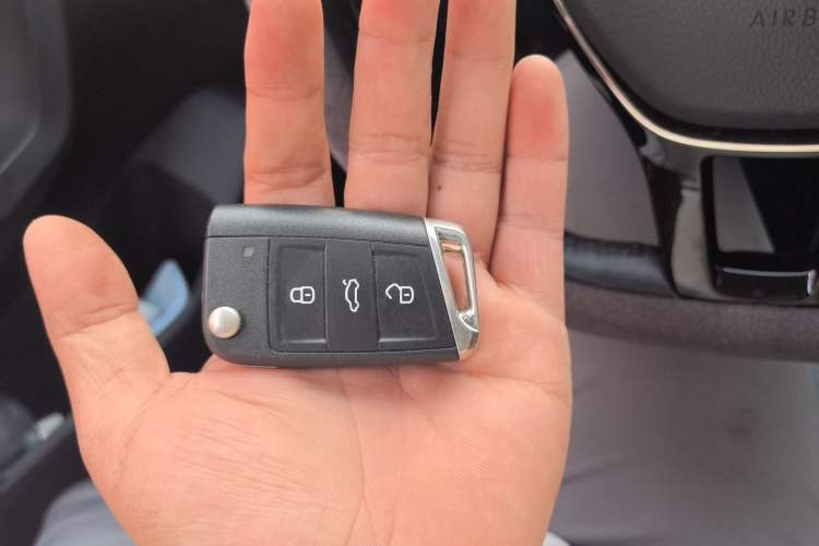 Used Volkswagen Tiguan L 2018 Facelift 330TSI Automatic Two-Wheel Drive Luxury Edition Vehicle Key