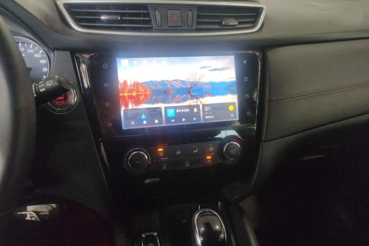 Used Nissan Qashqai 2021 2.0L CVT Luxury Edition Audio And AC Panel