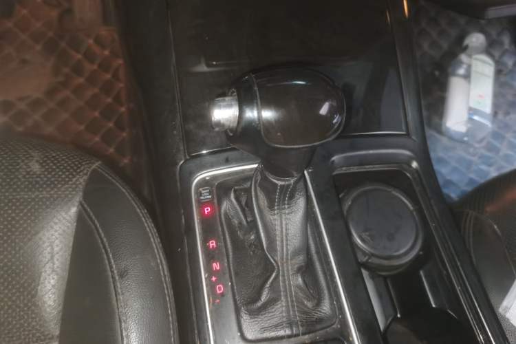 Used Kia Sorento 2015 Sorento L 2.4L Gasoline 4WD Elite Edition 5 Seats China V Emission Standard