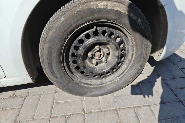 Used Chevrolet Cruze 2015 1.5L Classic SL MT Right Front Wheel Hub