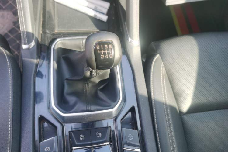 Used JMC Yusheng S350 2020 2.0T Manual 4x4 Gasoline Comfort Edition Gear Lever