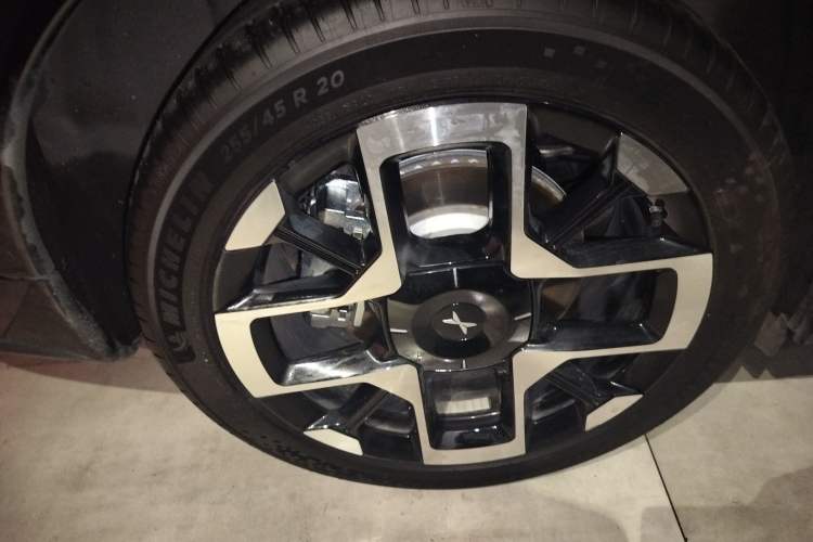 Used XPeng G7 2025 Model—702 Ultra Long Range Right Rear Wheel Hub