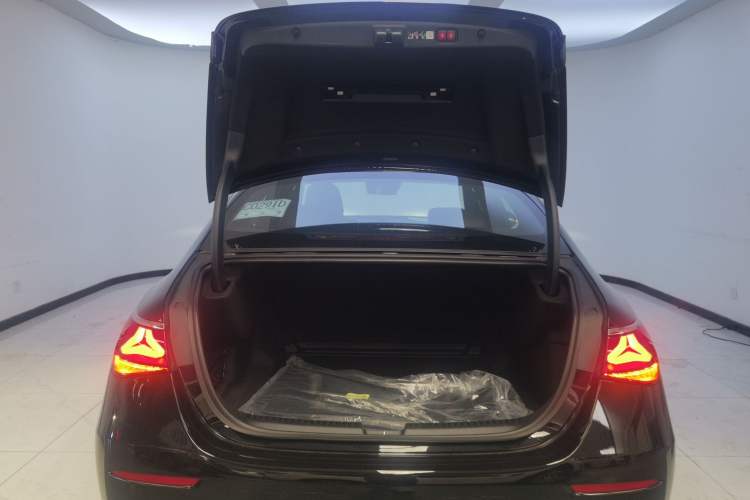 Used Mercedes-Benz E-Class 2025 Facelift E 300 L Luxury Edition