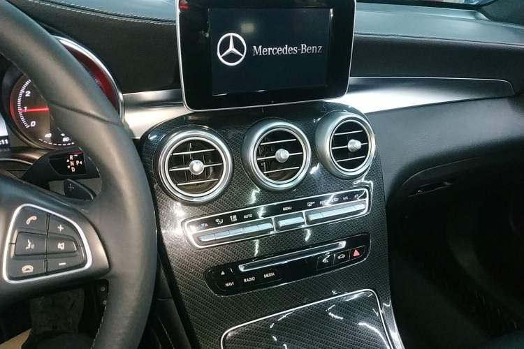 Used Mercedes-Benz GLC 2018 GLC 260 4MATIC Luxury Model
