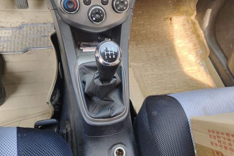 Used Chevrolet Aveo Sonic 2011 Sedan 1.4L MT SL