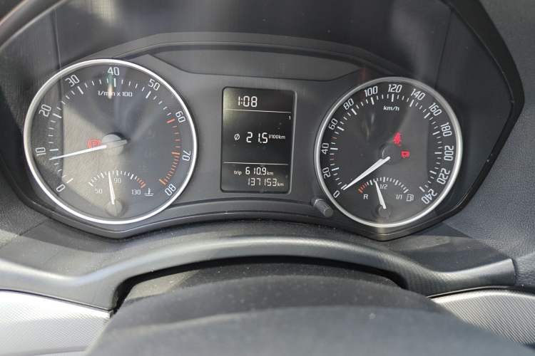 Used Skoda Octavia 2015 Classic Model 1.6L Manual Eado Version
