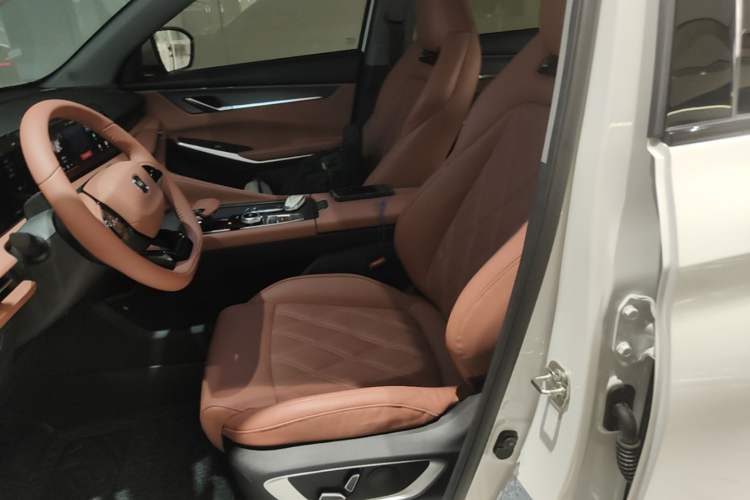 Used CHANGAN CS75 PLUS 2023 3rd Generation 1.5T Automatic Pilot Model
