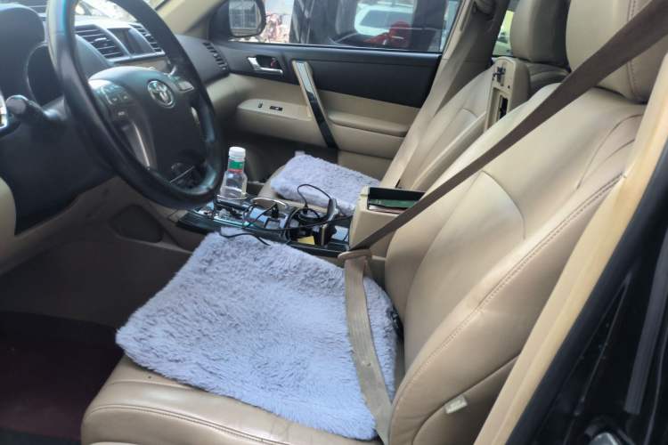 Used Toyota Highlander 2011 2.7L Two-Wheel Drive 7-Seater Luxury Edition Left Front Seat