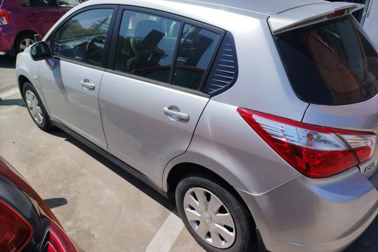 Used Venucia R50 2013 1.6L Manual Fashion Edition