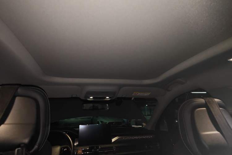 Used Lincoln Corsair 2021 2.0T Two-Wheel-Drive Luxury Edition Headliner