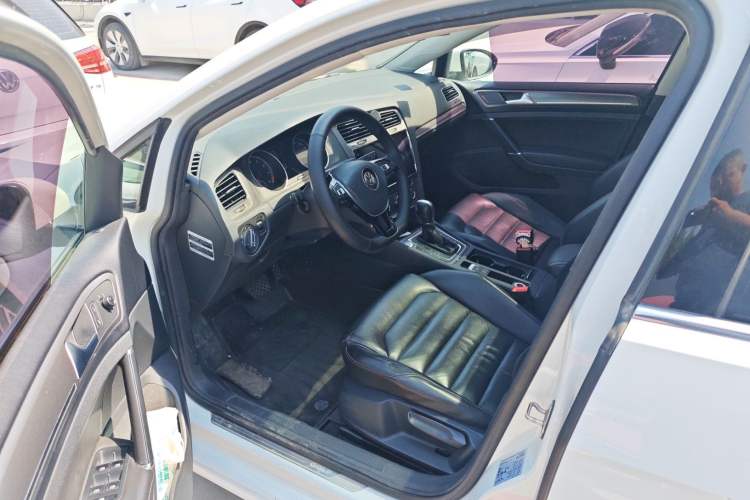 Used Volkswagen Golf 2016 230TSI Automatic Luxury Version Driver Seat