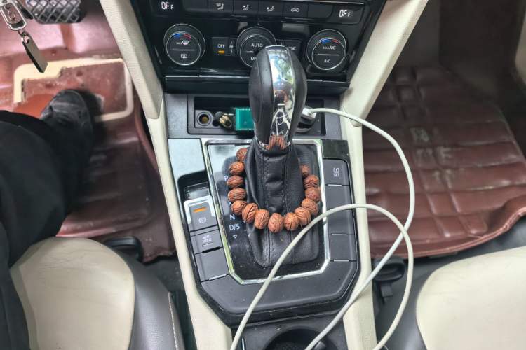 Used Volkswagen Lamando 2015 280TSI DSG Comfort Edition Gear Lever