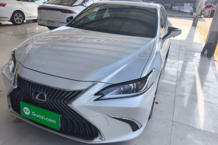 Used Lexus ES 2018 300h Premier Edition China VI Standard