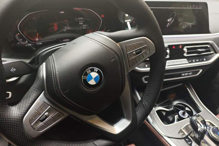 Used BMW X7 2022 xDrive40i Luxury Package with Leading Features
