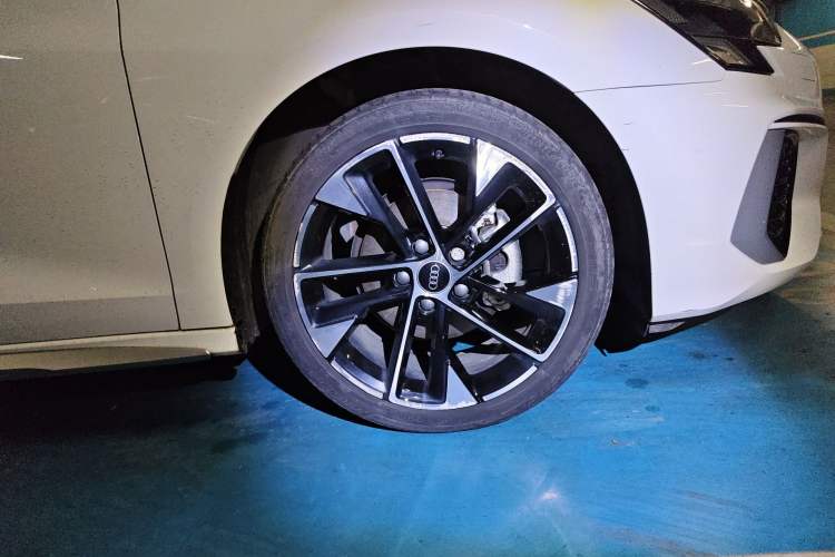 Used Audi A3 2022 A3L Limousine 35 TFSI Fashion Sport Model Right Front Wheel Hub