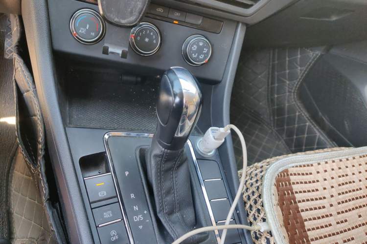 Used Volkswagen Bora 2021 1.5L Automatic Fashionable Smart Connectivity Version Gear Lever