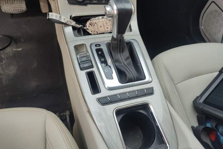 Used Hanteng X5 2018 1.5T CVT Luxury Edition Gear Lever