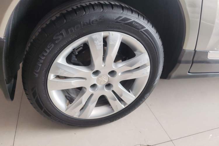 Used Peugeot 3008 2015 2.0L Automatic Classic Edition