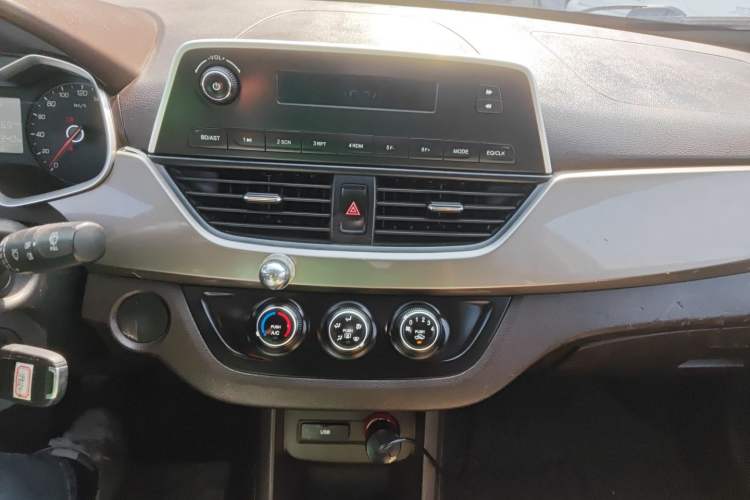 Used Baojun 310W 2017 1.5L Manual Comfort Version China V