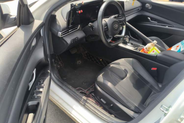 Used Hyundai Elantra 2021 1.5L CVT LUX Prestige Edition Driver Seat