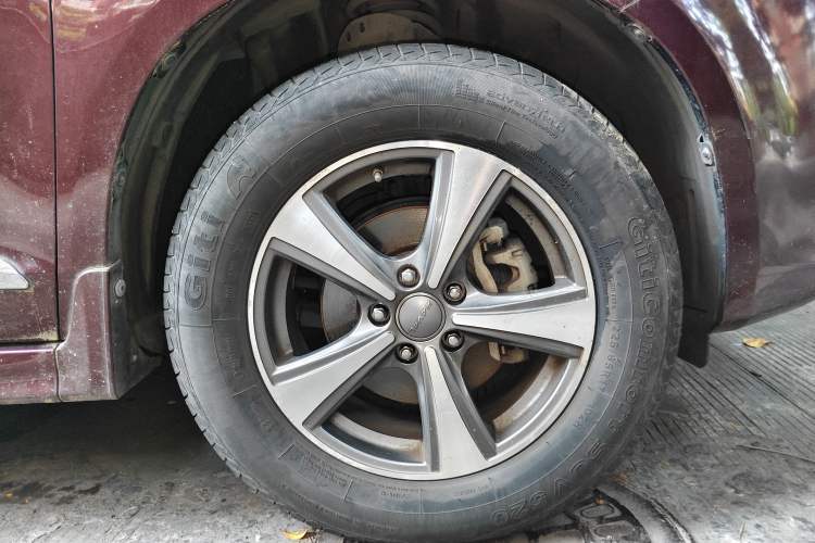 Used Haval H6 2013 Upgraded Model 2.4L Automatic Two-Wheel Drive Elite Version Right Front Wheel Hub