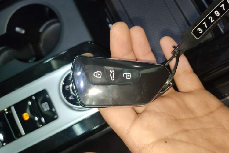 Used Volkswagen Tavendor 2024 380TSI All-Wheel-Drive R-Line Cruise Premium Edition Interior 1