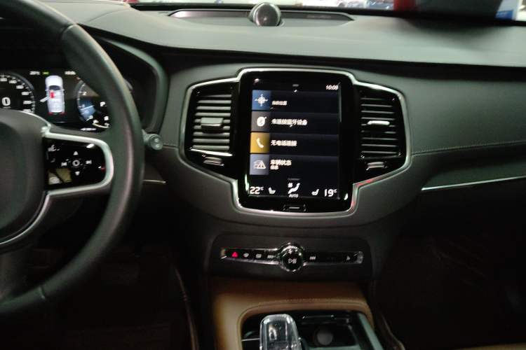 Used Volvo XC90 2021 B6 Luxury Smart Edition 7-Seater Audio And AC Panel