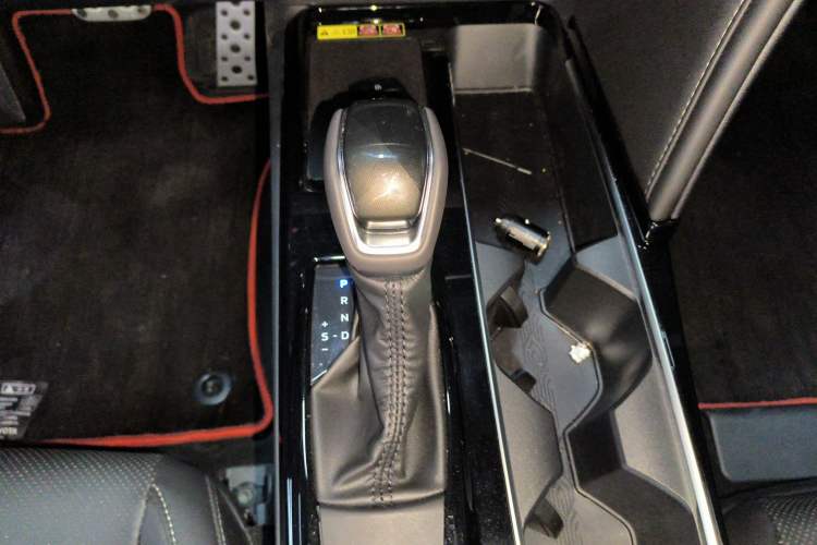 Used Toyota Camry 2026 Model Dual-Engine 2.0HSE Sport Lite Edition
