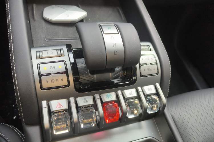 Used Formula Leopard Titanium 3 2025 501 km Range Rear-Wheel Drive Intelligent Driving Max Edition