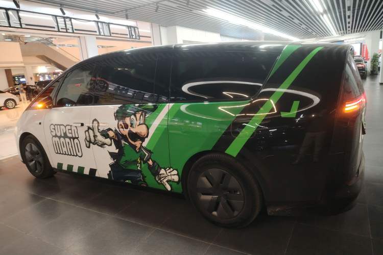 Used Li Auto MEGA 2024 Ultra Model Exterior 3