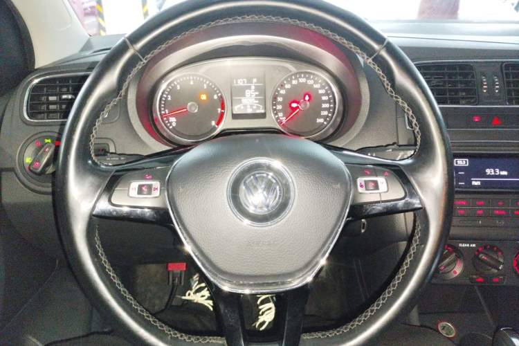 Used Volkswagen Polo 2016 1.6L Automatic Comfort Model Steering Wheel