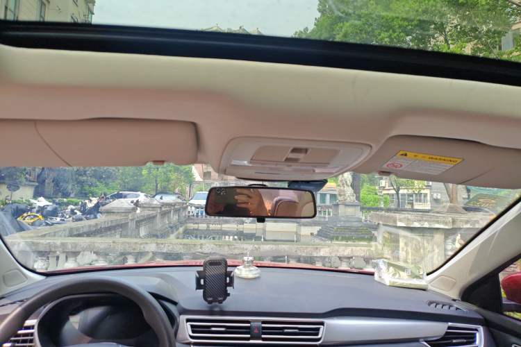 Used Roewe i5 2020 1.5L Automatic 4G Connect Luxury Flagship Edition Headliner