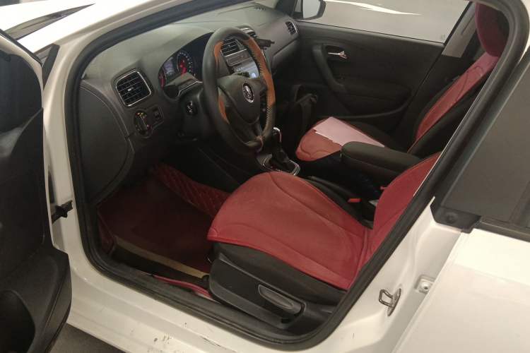 Used Volkswagen Polo 2014 1.4L Automatic Comfort Edition Driver Seat