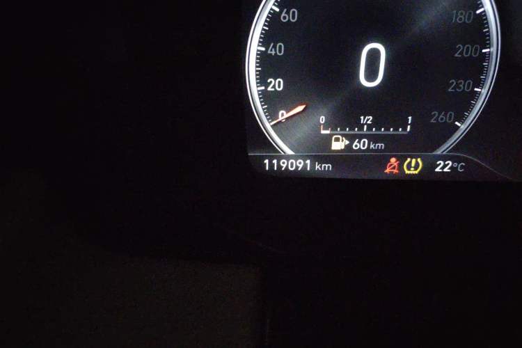 Used Lynk & Co 02 2018 1.5T DCT Two-Wheel Drive Zhaoban China V Standard Odometer Close Up