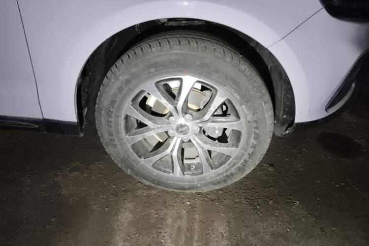 Used Zotye T600 Coupe 2017 1.5T Automatic Luxury Model Right Front Wheel Hub