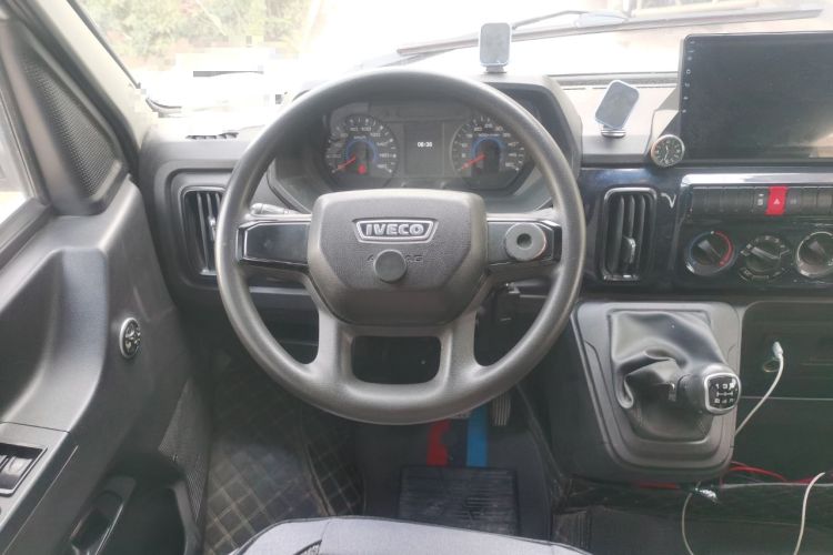 Used Iveco Daily 2023 2.5T A37M1 Long Wheelbase Mid-Roof Dual-Tire Side-Sliding Doors 5-9 Seats