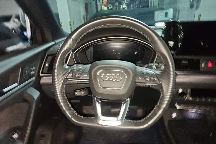 Used Audi Q5L Sportback 2022 40 TFSI Luxury Model Steering Wheel