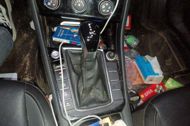 Used Volkswagen Sagitar 2021 280TSI DSG Excellence Edition Gear Lever