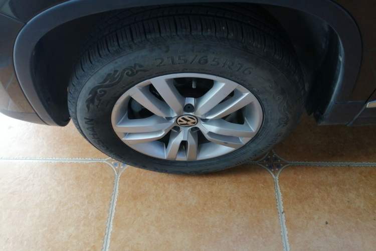 Used Volkswagen Tiguan 2015 1.8TSI Automatic Two-Wheel Drive Trend Edition Left Front Wheel Hub