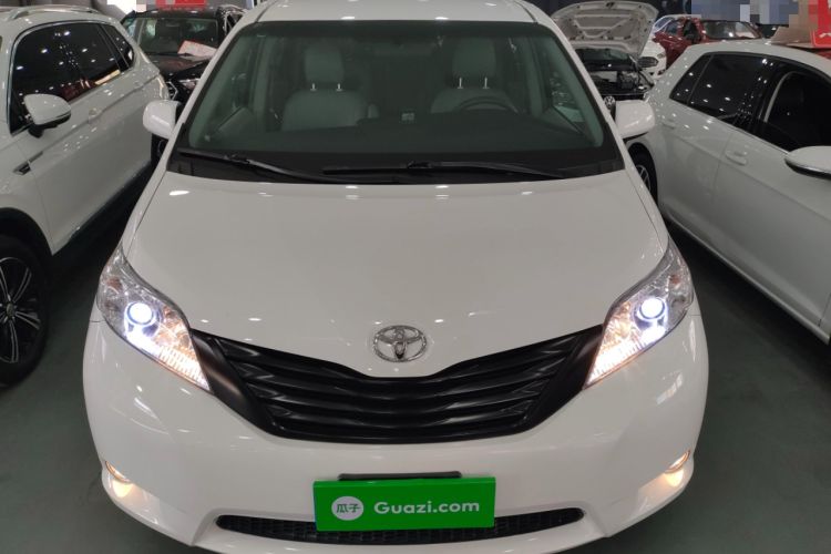 Used Toyota Sienna 2017 3.5L 2WD SE 7-Seater Canadian Version
