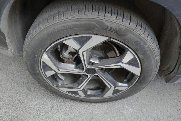 Used Geely Auto FX11 2023 1.5TD DCT Prestige Edition Right Rear Wheel Hub