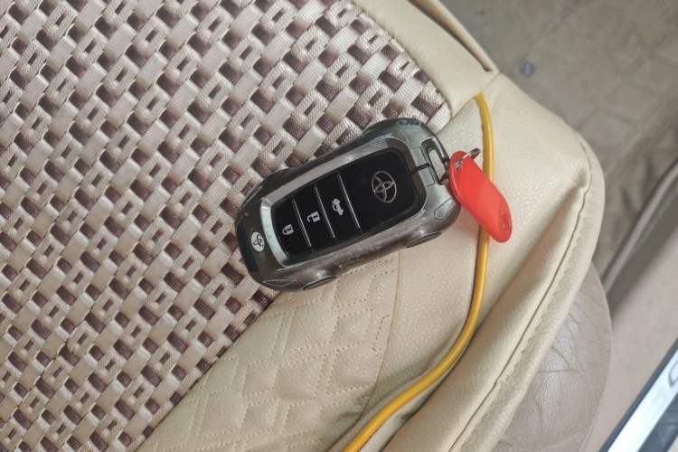 Used Toyota Camry 2012 2.0G Luxury Edition Vehicle Key