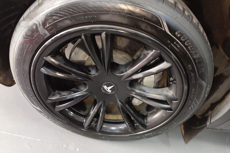 Used Tesla Model Y 2023 Rear-Wheel-Drive Version
